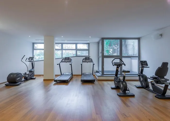 Apartment B - Elegant With Terrace & Gym *