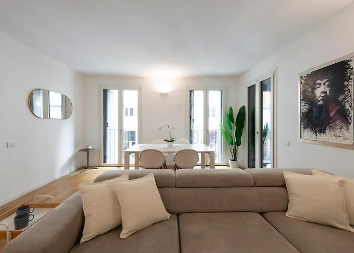 Apartment B - Elegant With Terrace & Gym *